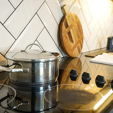 Perfect At - Pets Welcome